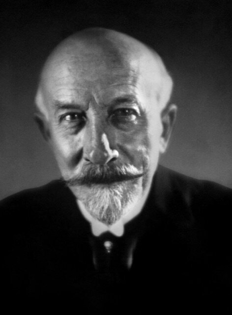 На фото — Жорж Мельес (1861-1938) годы жизни. 