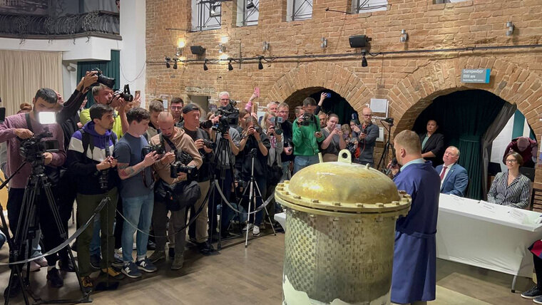    Распаковка капсулы прошла в Музее истории Екатеринбурга