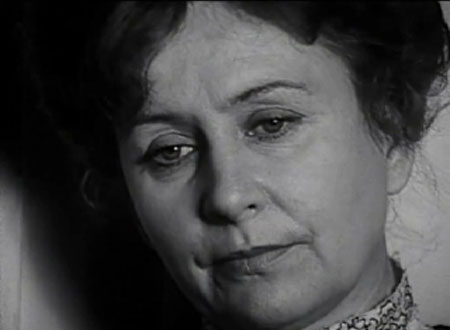 Инесса Кириллова в фильме «Дом на Фонтанке». Кадр из фильма