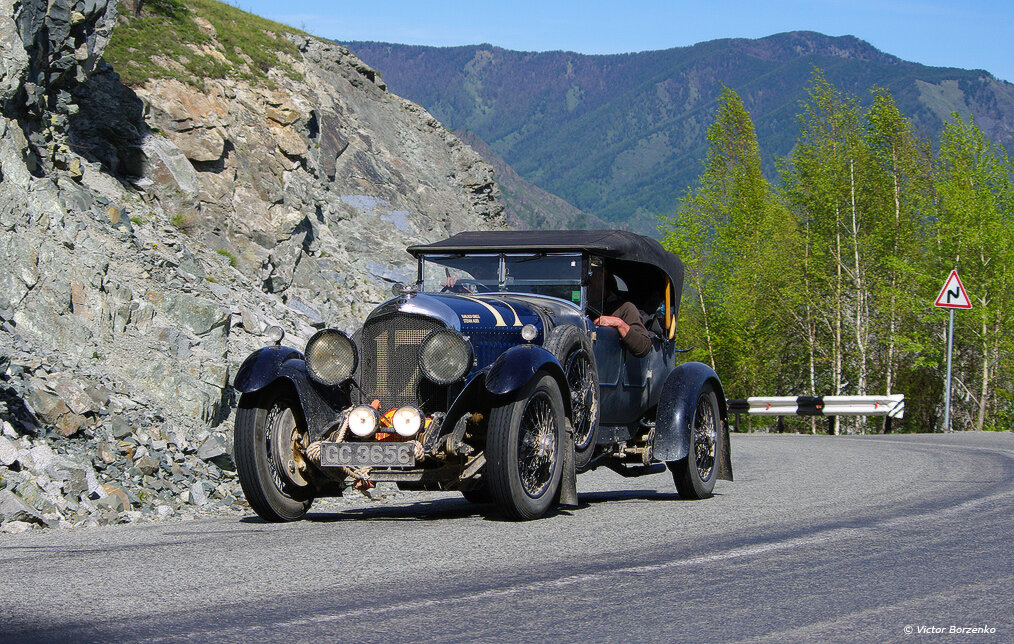  Bentley Open Tourer 4,5L.  1930 год выпуска.  Австрийский экипаж Stefan Auer / Harald Lingg. Перевал Чике-Таман.
