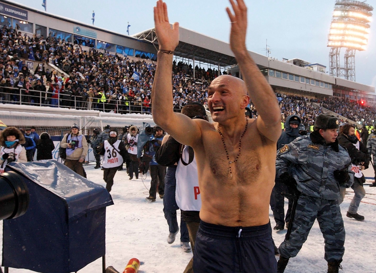 29 ноября 2010 года. Лучано Спаллетти празднует чемпионство "Зенита" на стадионе "Петровский". Фото Reuters.