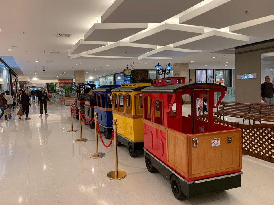 Взрослым тоже можно. Билет стоит около 20 реалов (330 рублей).