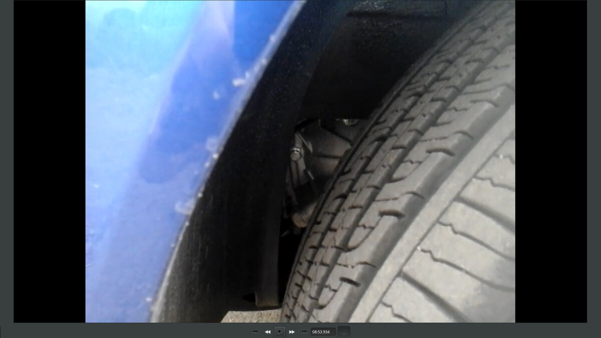 вот он, этот косяк :) на самом деле "дырень" там больше, за колесом не видно просто