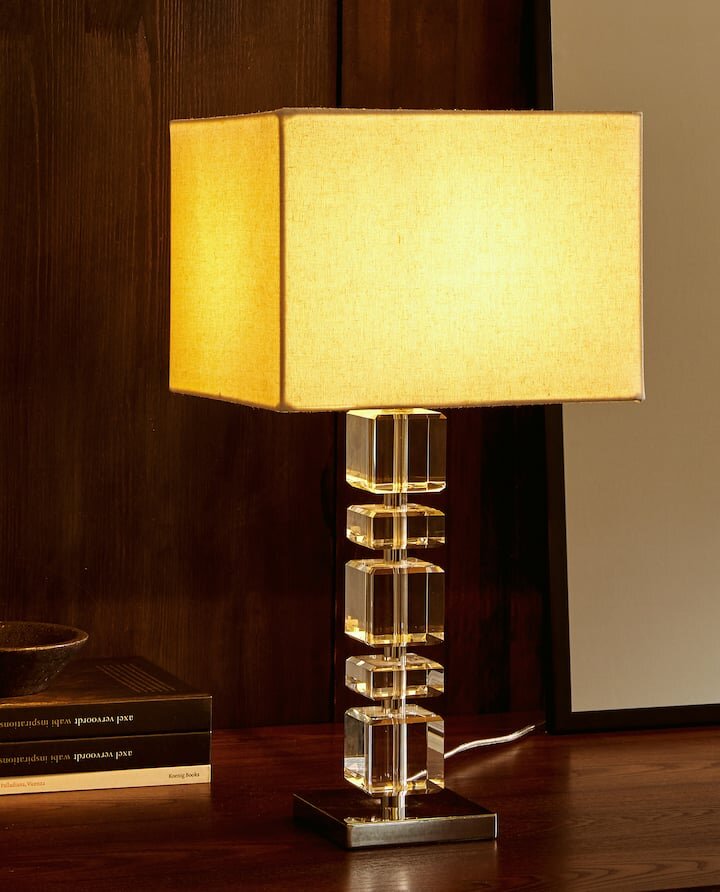 Настольная лампа. Фото: Zara Home