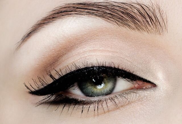 Как нарисовать стрелку двойную на глазах