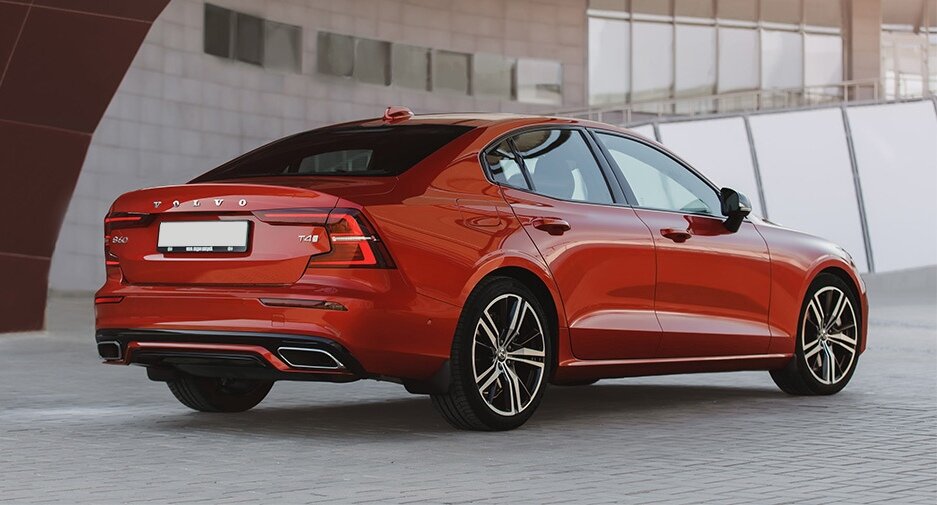 Volvo S60. 
