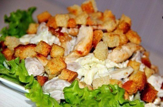 Ингредиенты: 

- 500 г куриной грудки;
- 500 г шампиньонов;
- 500 г пекинской капусты; 
- 3-4 огурца;
- майонез для заправки;
- хлеб и чеснок для сухариков;
- растительное масло

Приготовление: 

Сырое куриное филе нарезаем полосками и обжариваем на сковороде до золотистого цвета.Куриное филе нарезаем полосками и обжариваем на сковороде до золотистого цвета.Шампиньоны тщательно промываем. Кладём грибы в холодную воду, когда вода закипит уменьшаем огонь и отвариваем до готовности (приблизительно 8 - 10 минут). Затем разрезаем на 4 части. Шампиньоны отвариваем и разрезаем на 4 части. Пекинскую капусту мелко шинкуем. 
Огурчики нарезаем средними полукольцами. Все подготовленные компоненты соединяем, заправляем салат майонезом и перемешиваем. Теперь делаем сухарики для нашего салата с куриной грудкой и грибами
Хлеб нарезаем кубиками. Отправляем в разогретую духовку, пока хлеб не подсушится. Высыпаем сухарики в кулек. Заправляем сухарики смесью подсолнечного масла и выдавленного чеснока (количество чеснока по вкусу). Завязываем кулек и тщательно несколько раз его встряхиваем, чтобы наши сухарики пропитались смесью растительного масла и чеснока.На блюдо выкладываем наш салат.

Приятного аппетита!