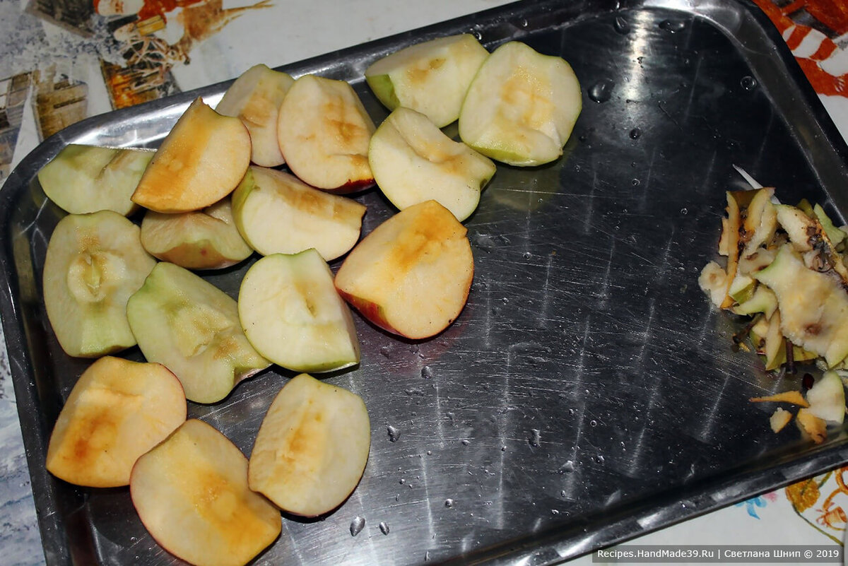 Подготовка яблок для квашения капусты