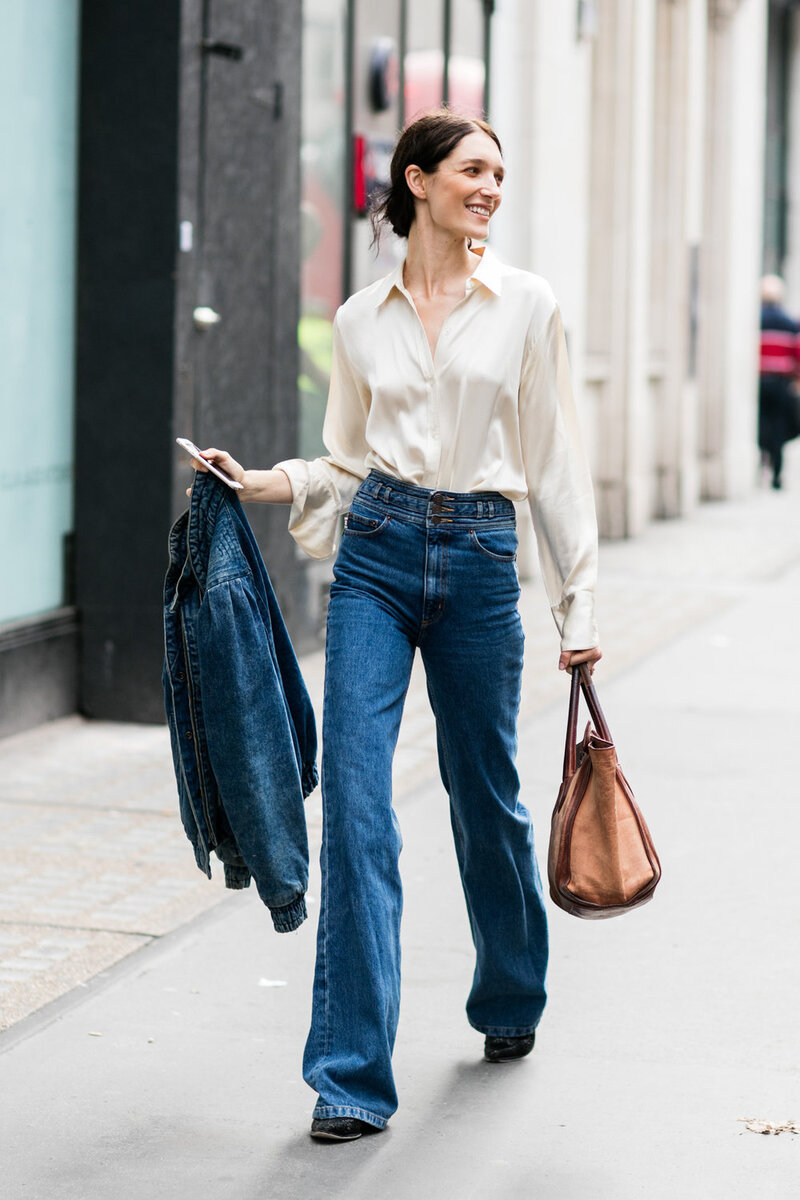 Как Лили-Роуз Депп: 5 классных образов с джинсами на лето | theGirl