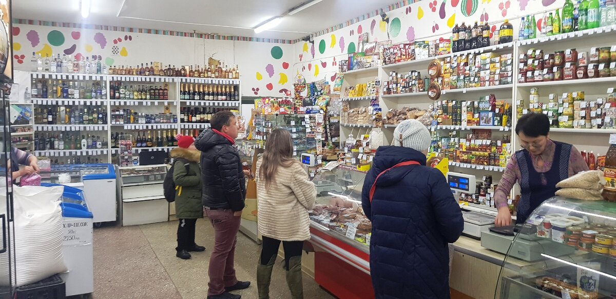 Магазин в поселке "Палатка". Прямо как в СССР.