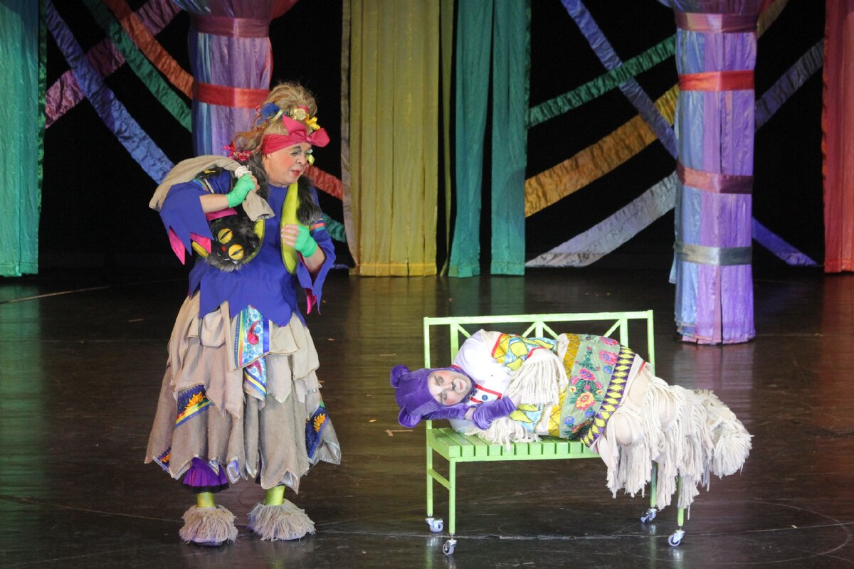 Образ Бабы-Яги в спектаклях Детского драматического театра "На Неве"