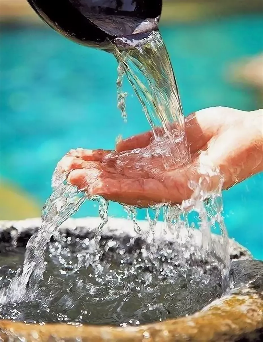 Наливают воду звук. Чистая вода. Вода чистый источник. Вода картинки. Текучие воды.