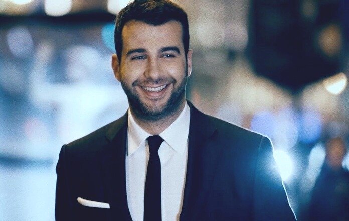 Знаменитый телеведущий