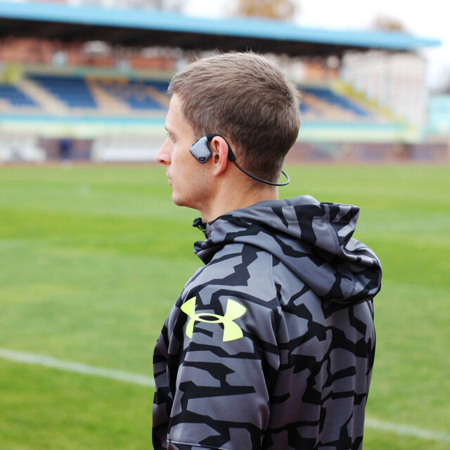  Звук передается не по воздуху, а через кость. Ощущения необычные. Но благодаря технологии костной проводимости можно слушать и музыку, и окружающий мир. И самое главное, не нужно вставлять в уши никакие затычки.