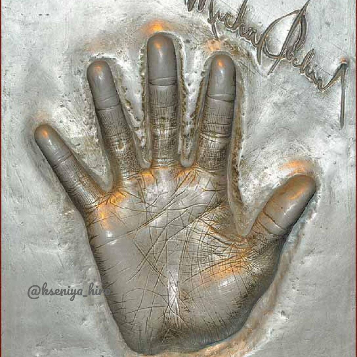                                                            Слепок рук Майкла Джексона