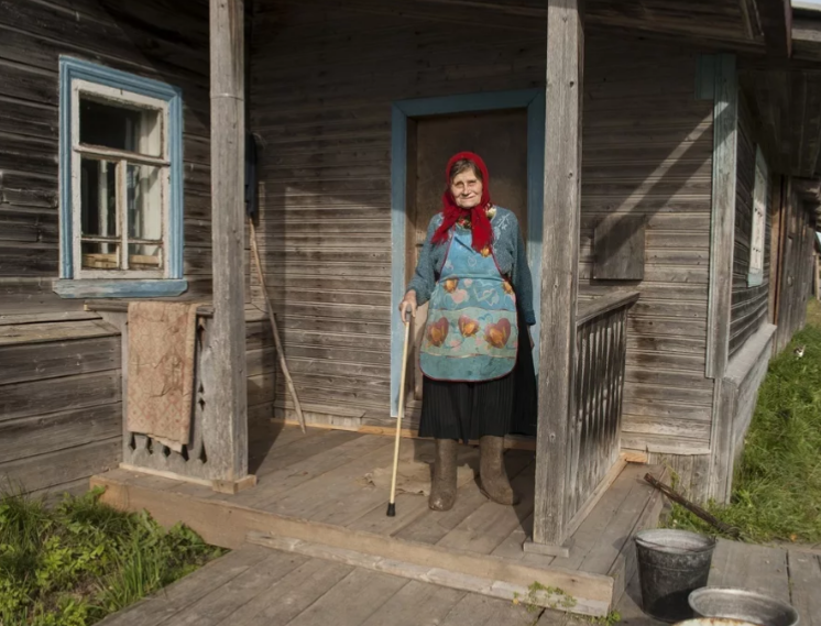 Знахарка дзен рассказ. Бабка колдунья в деревне. Знахарка в деревне. Бабушки знахарки в деревне. Бабушка в деревне, ведунья.