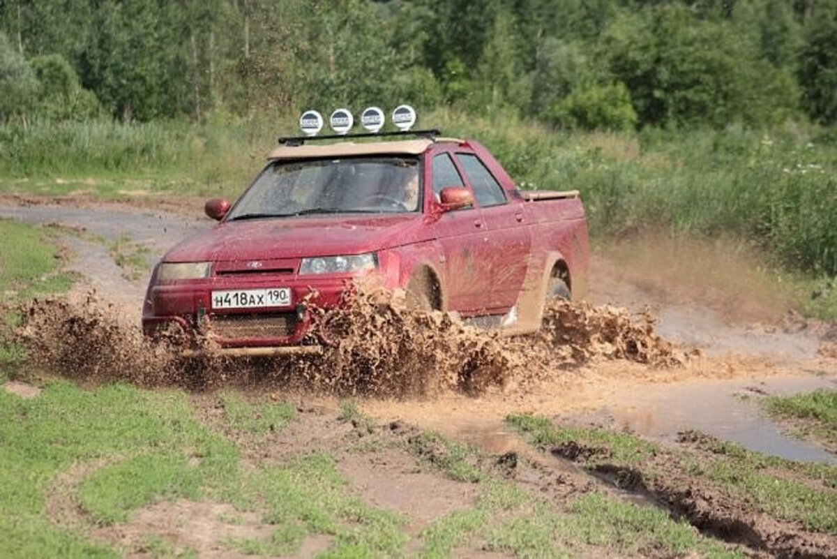 Lada Vesta и ВАЗ 2110 в кузове пикап.Фото | Н.А.Т. | Дзен