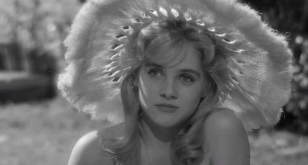 Сью Лайон играет Лолиту в "Лолите" (1962)
