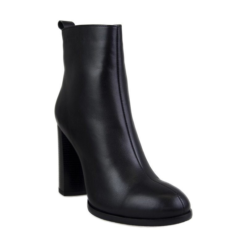 Кожа. Размер 35-39. Цена - 7999₽, со скидкой - 6799₽. Черный. 