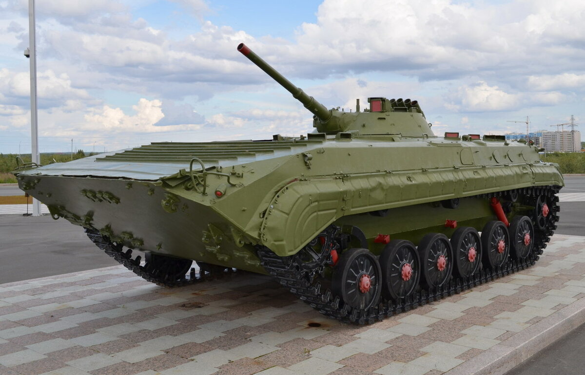 БМП-1. Ну чем не танк? Особенно если смотреть детскими глазами. Источник: Яндекс.Картинки