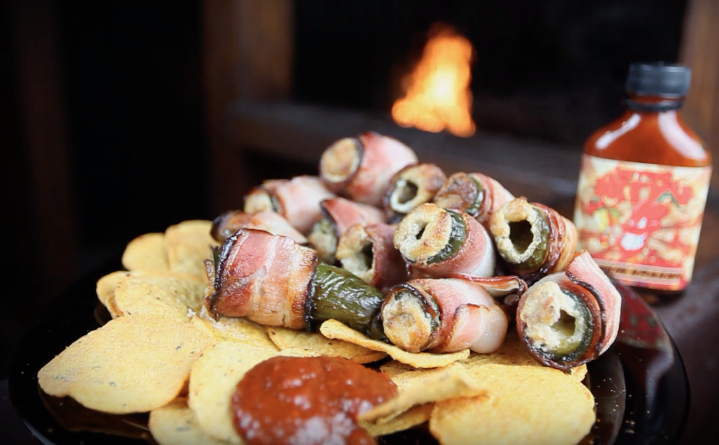 Jalapeno Poppers - знаменитое блюдо из перца Халапеньо, сыра и бекона.