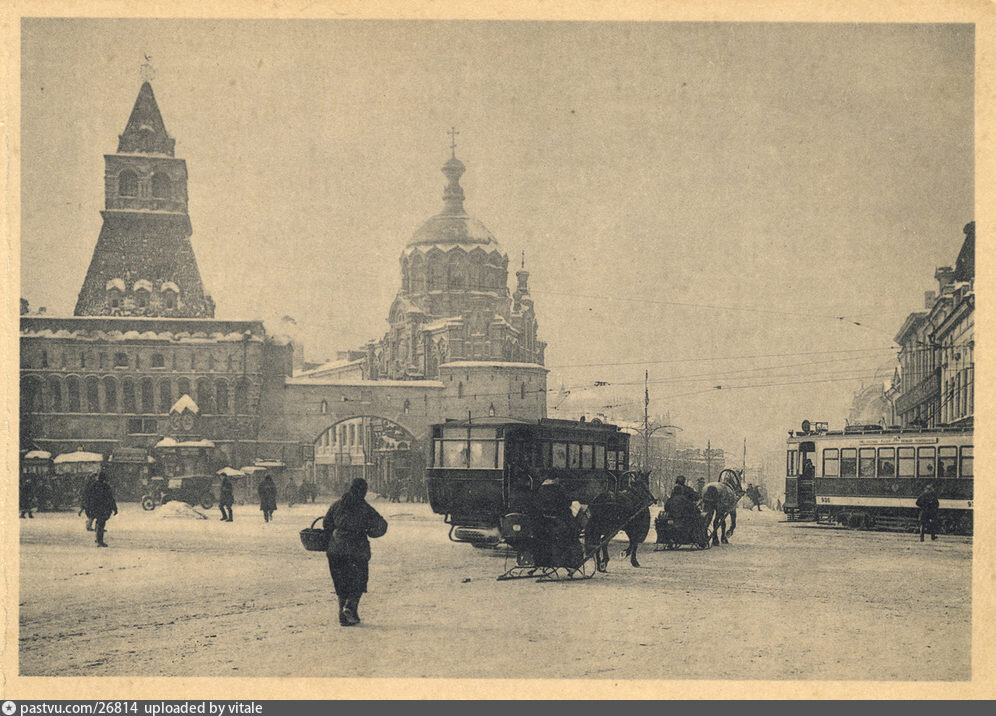 1929 год. Фотограф С.Тулес. Владимирские (Никольские) ворота, Никольская башня,часовня Пантелеймона великомученика, Театральный проезд
