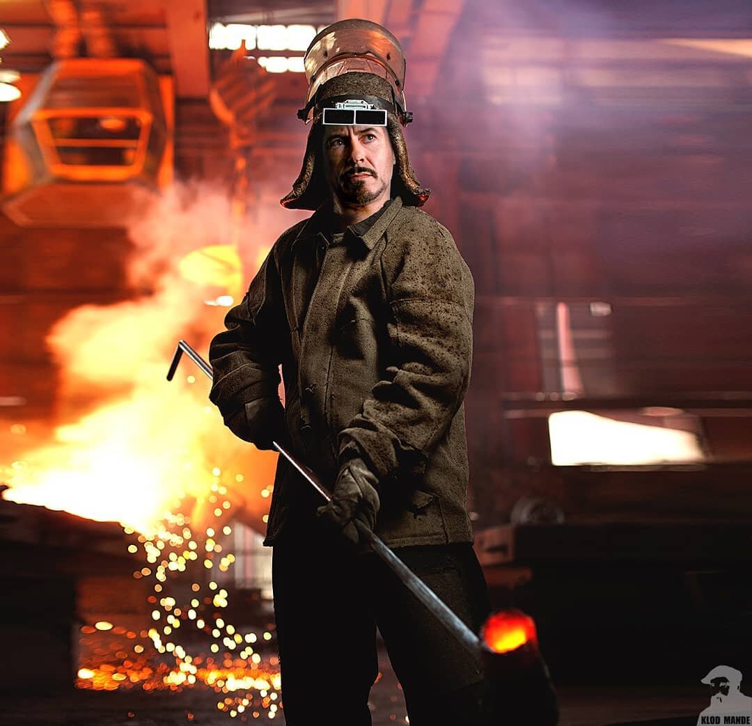 Работник в стрессе. Человек презентует. Очень крутая работа. Бизнесмен радуется. Фотографирует животных.