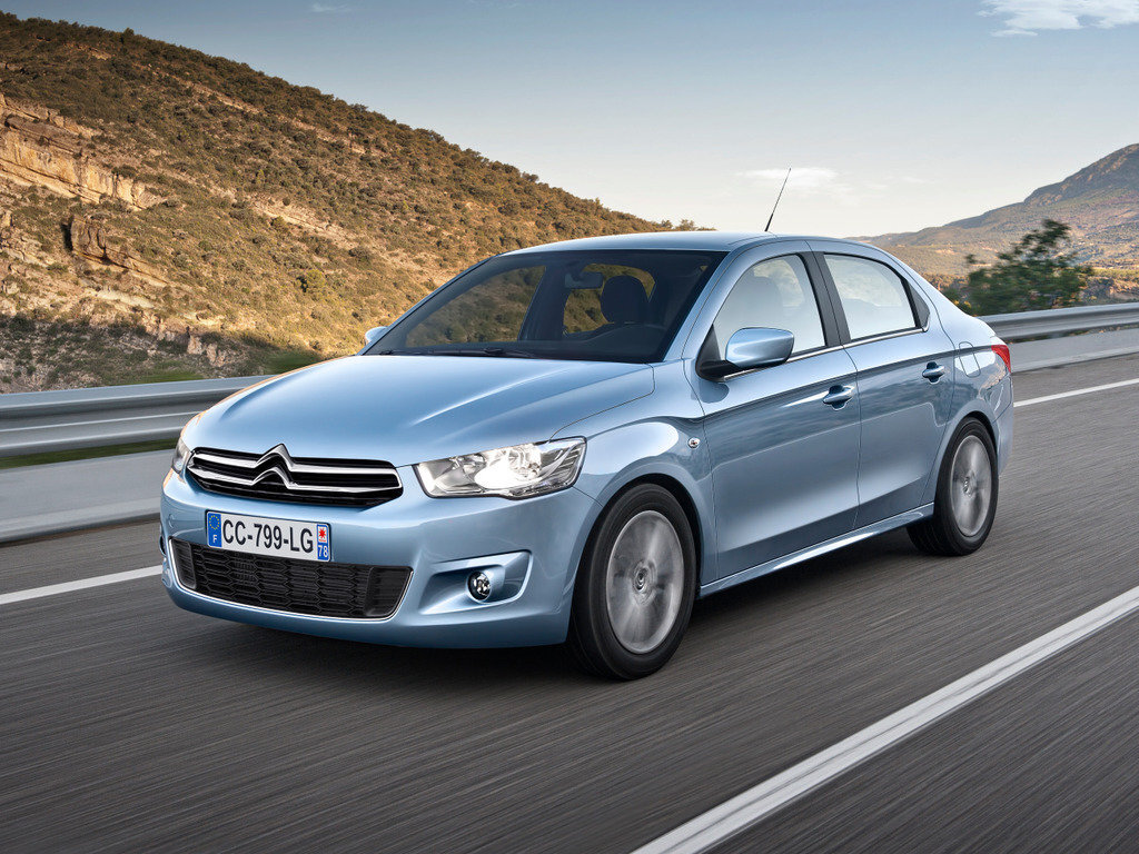 Citroen C-Elysee 2014 года выпуска. Цена в 2020 году - 450.000 - 700.000 тысяч рублей.