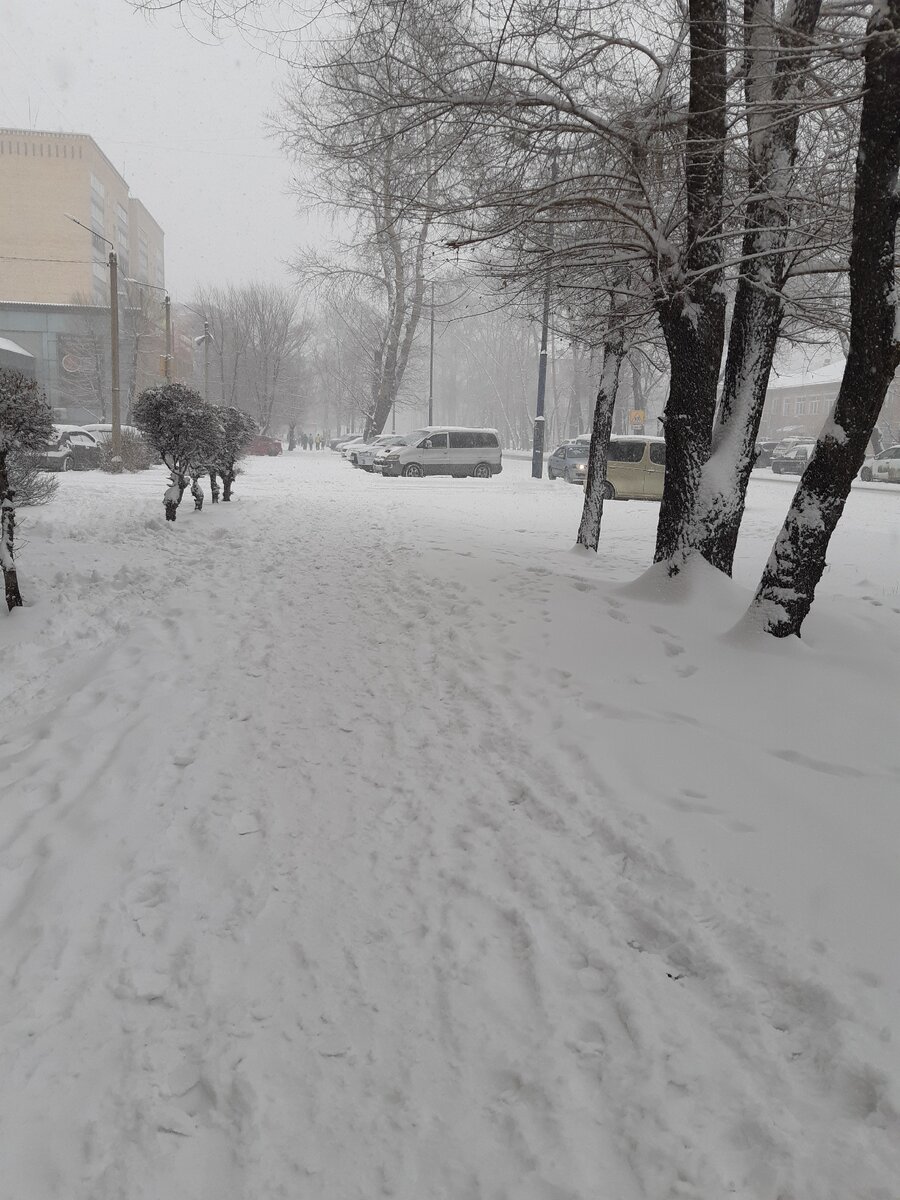 Немного фото нашего заснеженного утреннего  города.