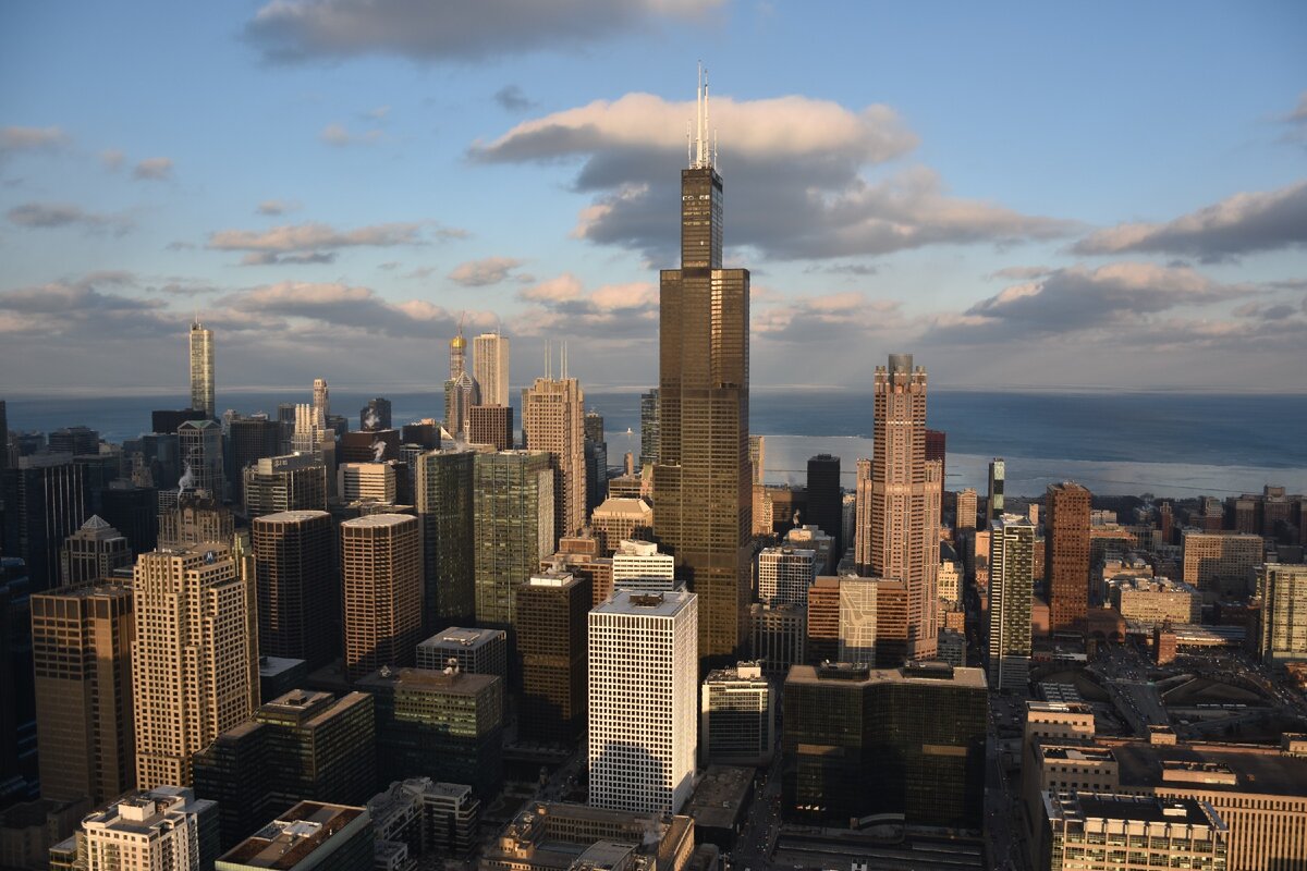 Willis tower. Небоскрёбы Киев-Сити. Солнечное башня Чикаго. Город с высока. Самый высокий город.