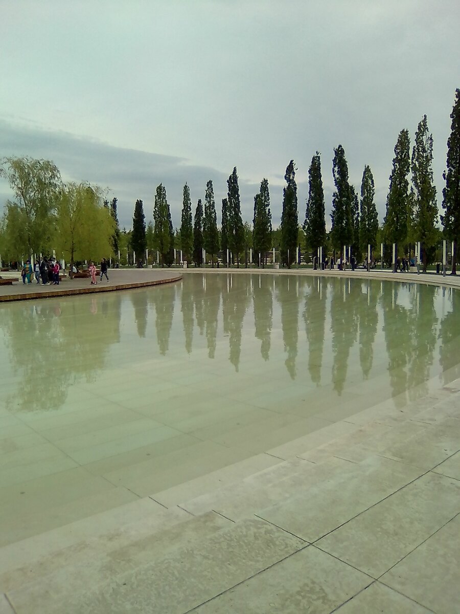 Парк у стадиона