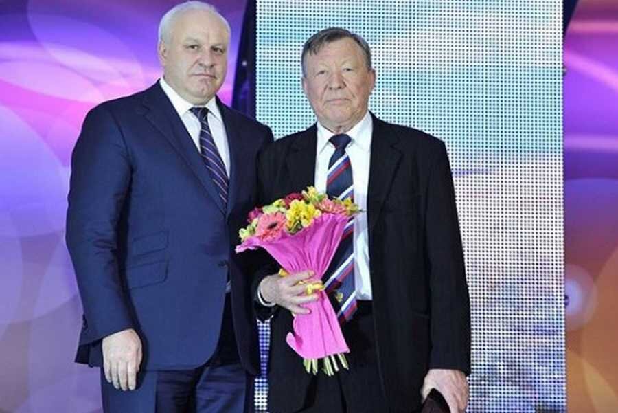 Губернатор Вадим Шумков поздравил с юбилеем заслуженного педагога и почетного гражданина региона