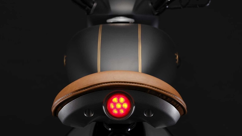 Фонарь интегрирован в седло