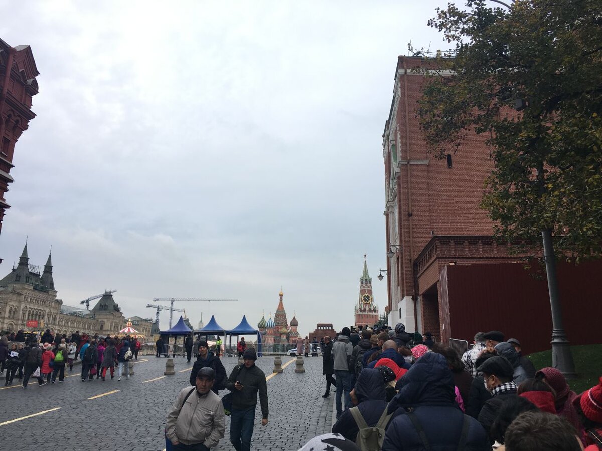 До Мавзолея примерно 250 метров