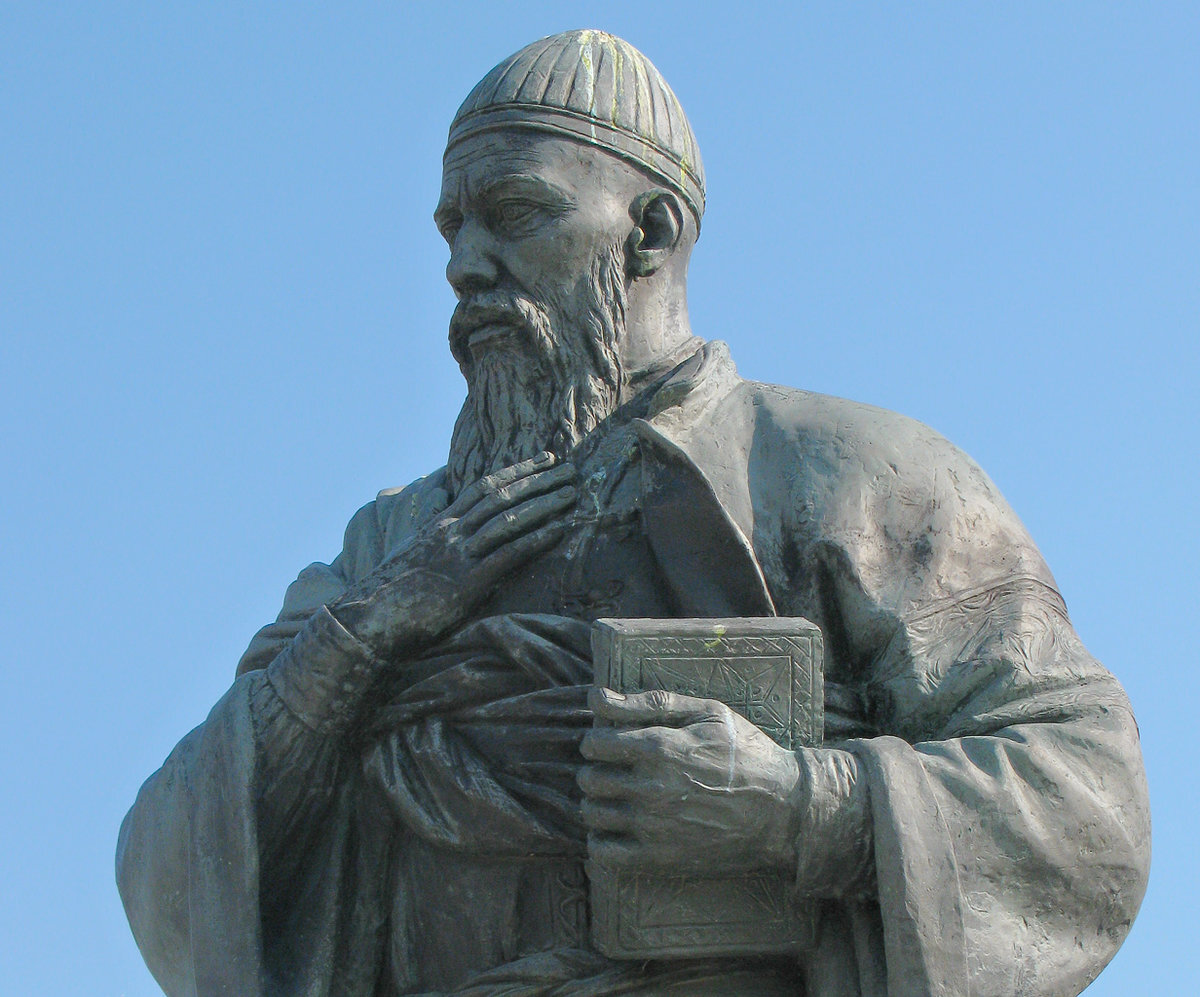 850 лет со дня рождения кул гали. Памятник кул гали в казани. Памятник булгарскому поэту кул-гали. Памятник кул гали в казани. Памятник гали чокрый.