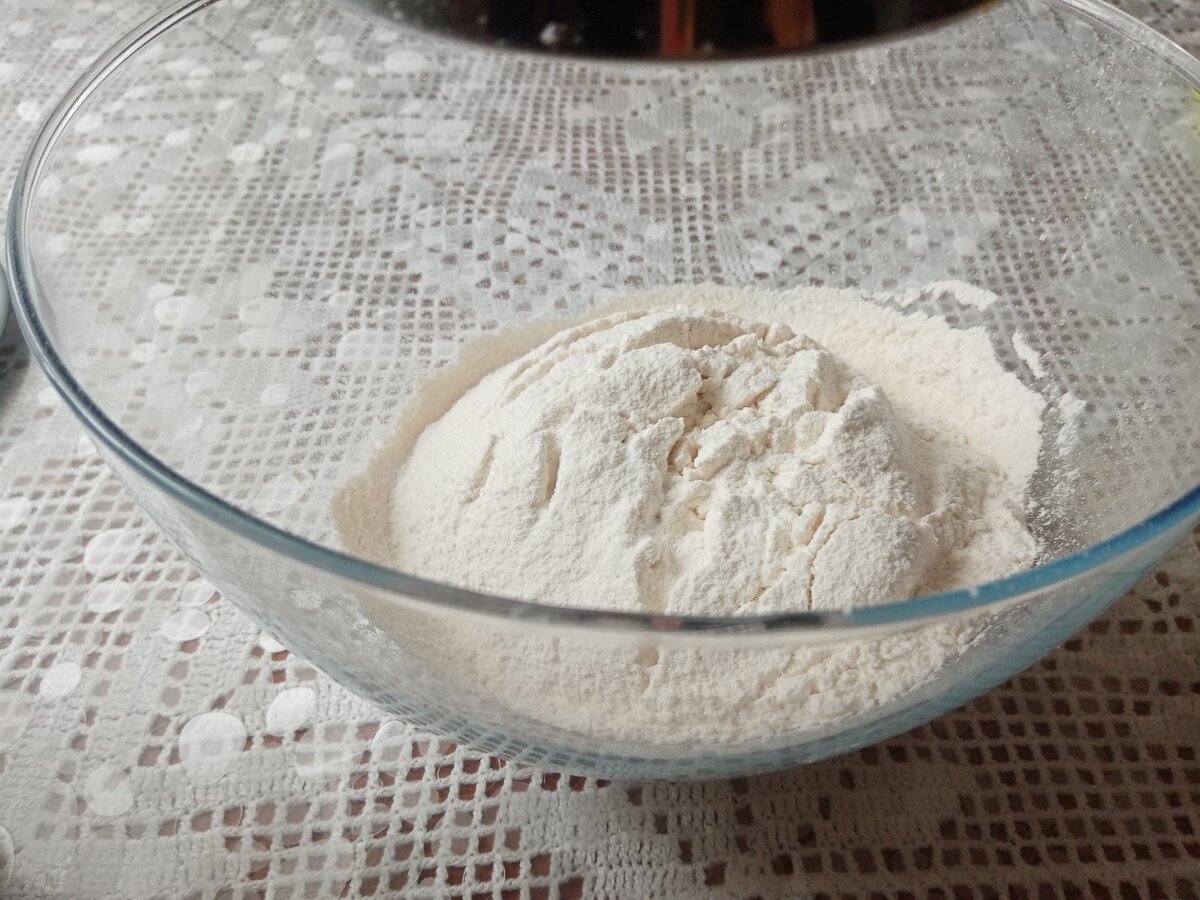 Муку просеять.