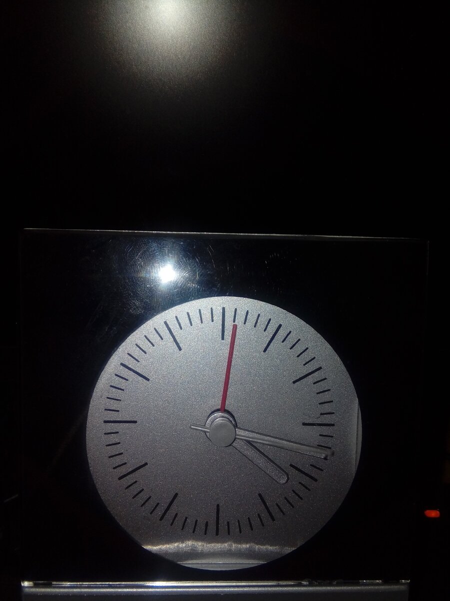 04:17 на моих часах,до конца смены еще далеко 