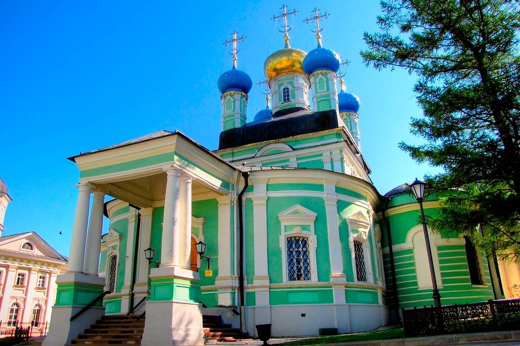 Храм димитрия солунского октябрьское поле. Церковь в юровке анапа. Нижегородская епархия здание. Объекты религиозного назначения. Здание религиозного назначения.