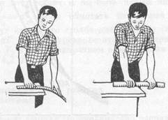 Слева плитный фундамент, справа-ленточный)
