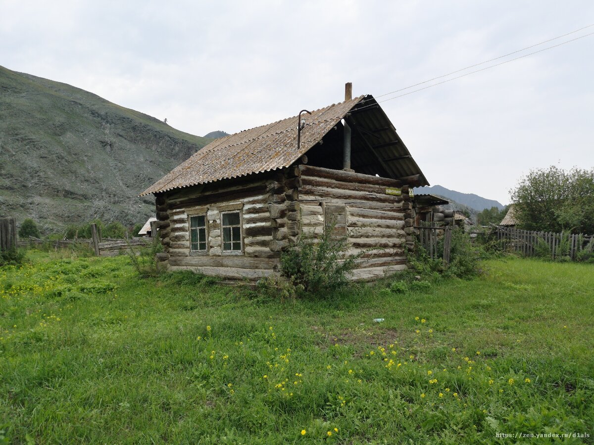 Посмотрел, как живут настоящие алтайские сёла в Сибирской глуши. Бедненько, хотя и душевно