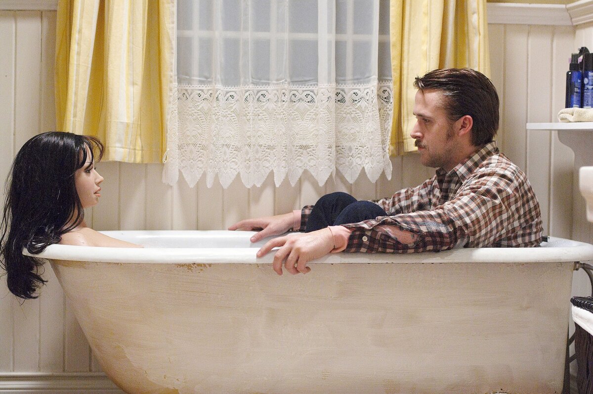 Кадр из фильма "Ларс и настоящая девушка"