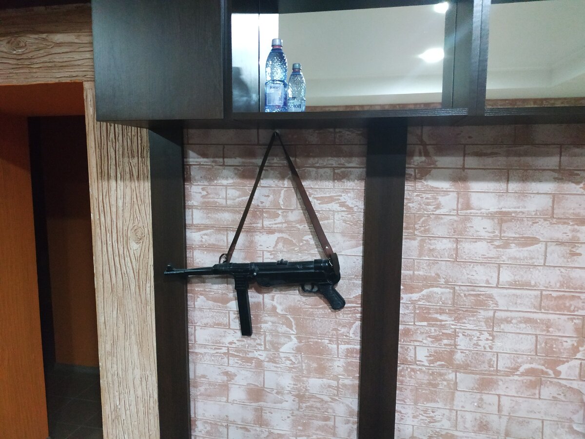  немецкий МР 38/40 разработанный Генрихом Фольмером, под пистолетный патрон 9*19, 