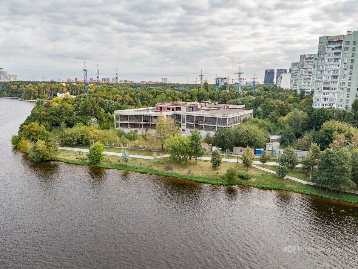 Шикарный заброшенный дом в водоохранной зоне. Москва. Узнал, почему  начались проблемы у застройщика 😱🏚💰 | Промышленный турист | Дзен