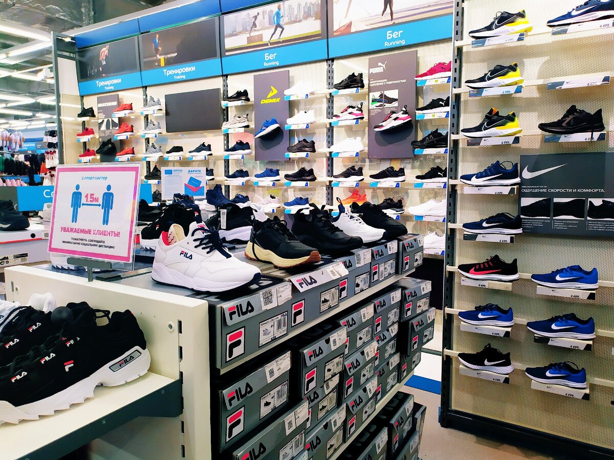 Кроссовки магазин. Галерея кроссовок. Street beat кроссовки nike. Галерея кроссовок волгоград. Магазин кроссовок.