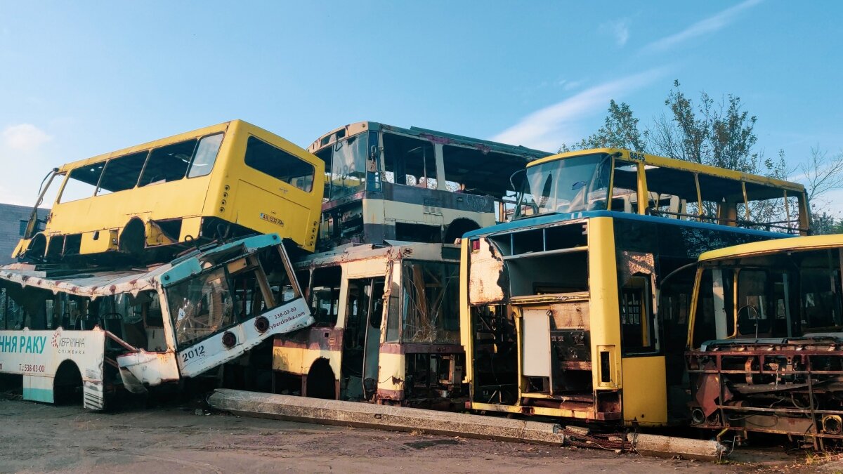 Самая большая свалка троллейбусов и автобусов в мире | Мир городского  транспорта | Дзен