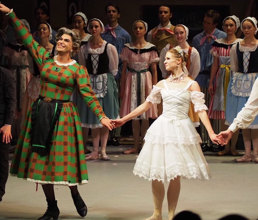 Николаем танцует. Голова над сценой клип танцы. Валерий николаев шоу танцы со звездами. Николаем танцует. Екатерина осипова танцы со звездами лазарев.