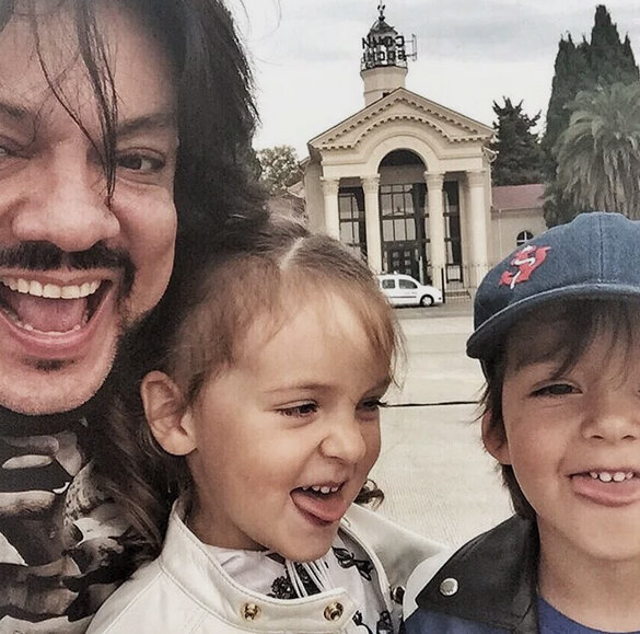 Филипп со своими детьми