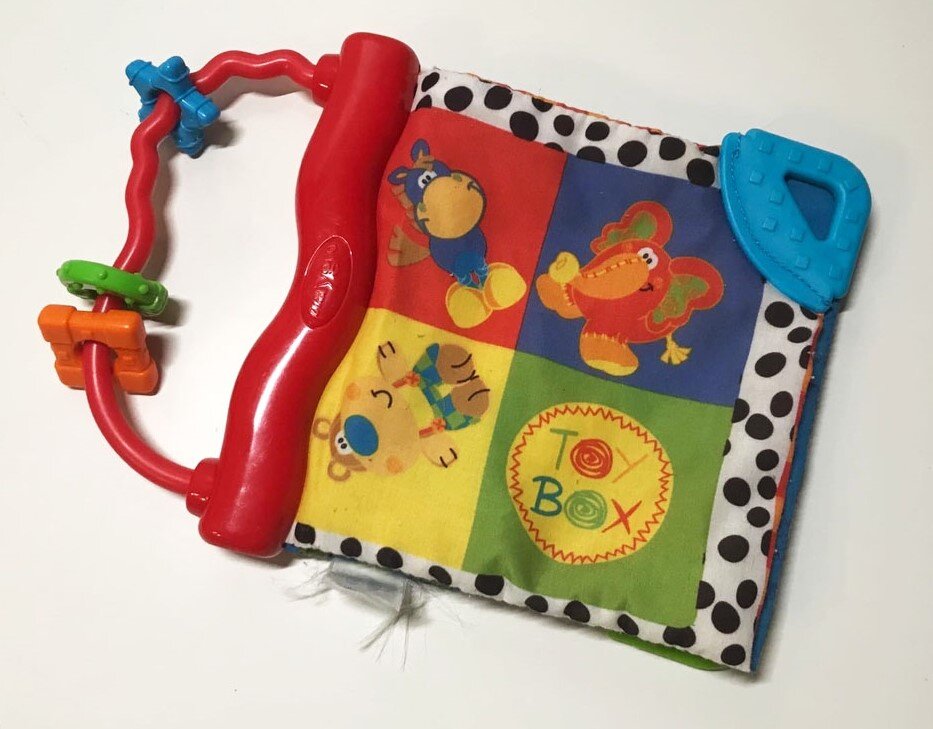 ТМ Playgro  книжка-прорезыватель  (цена около 400 рублей).