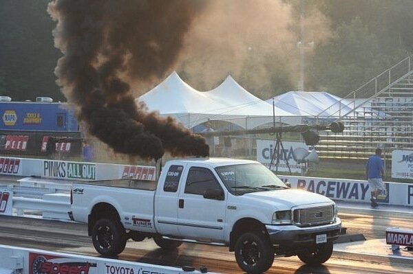 Дизельный пикап на соревнованиях