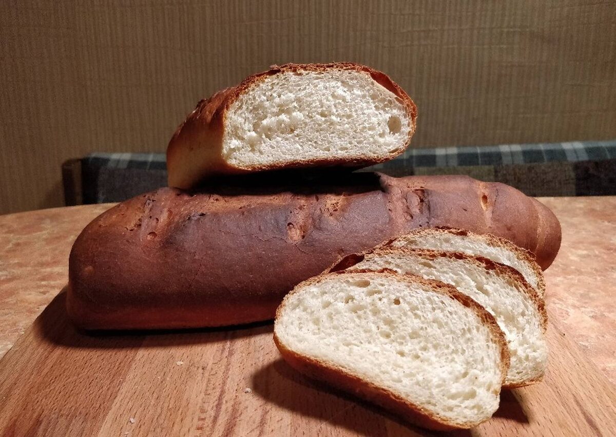 Нарезанный домашний батон